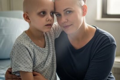A Mother Shaves Her Head to Stand Beside Her Daughter in the Battle Against C@ncer